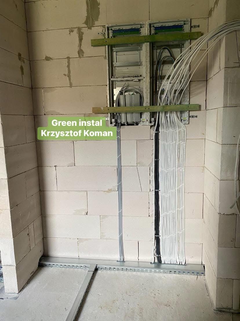 Instalacja rozdzielnicy w nowym budynku — Green Instal